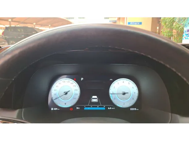 Car image 18