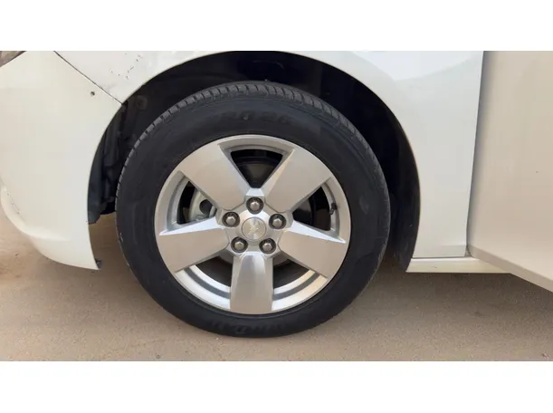 Car image 9