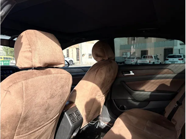 Car image 17