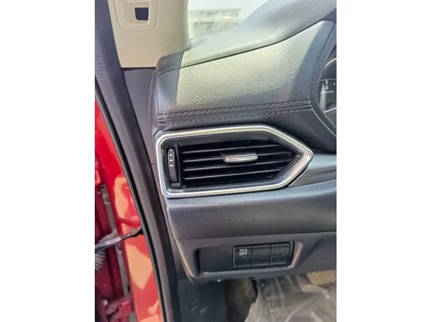 Car image 24