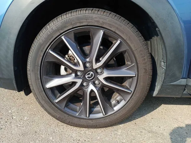 Car image 9
