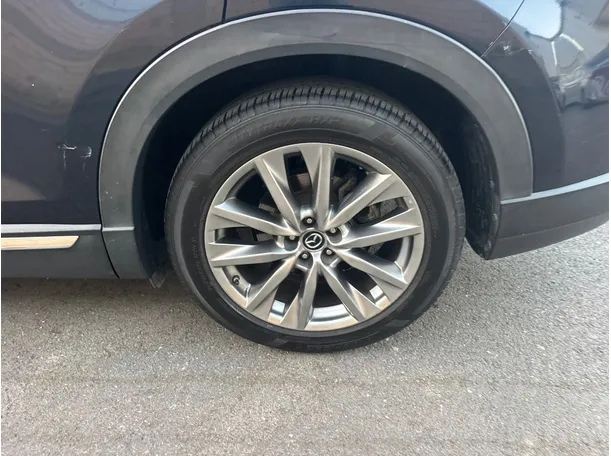 Car image 9