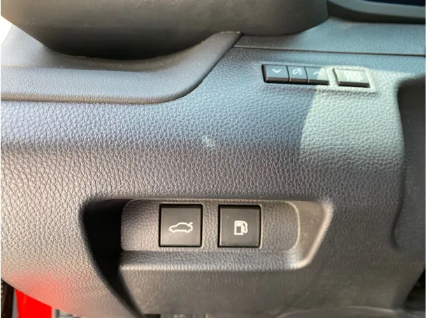 Car image 27