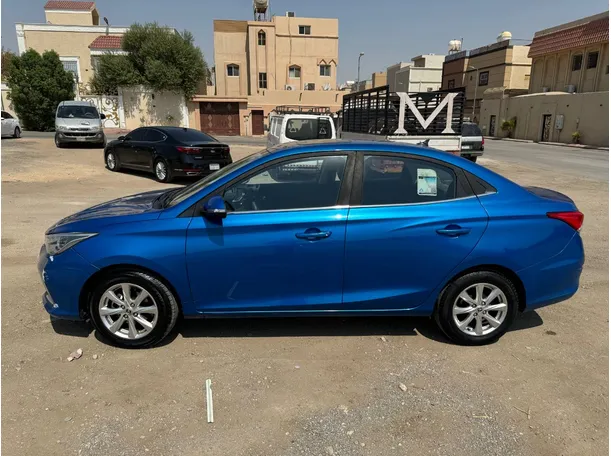Car image 8