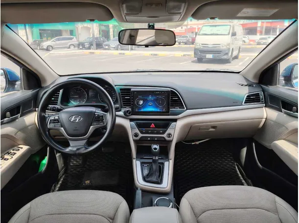 Car image 17