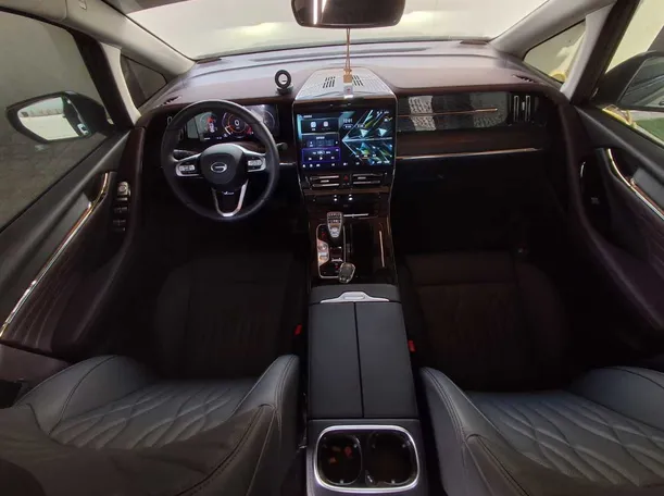 Car image 18