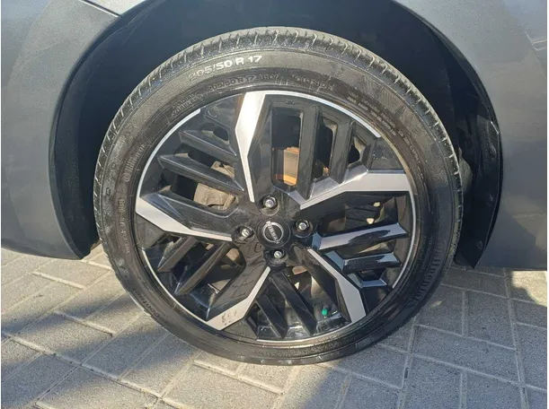 Car image 9