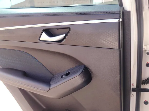 Car image 25
