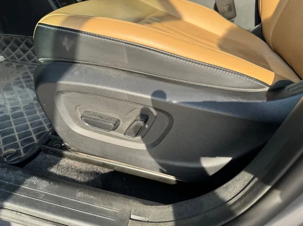 Car image 22