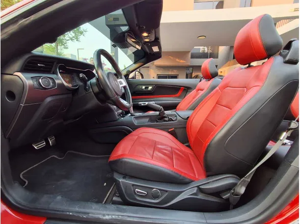 Car image 12