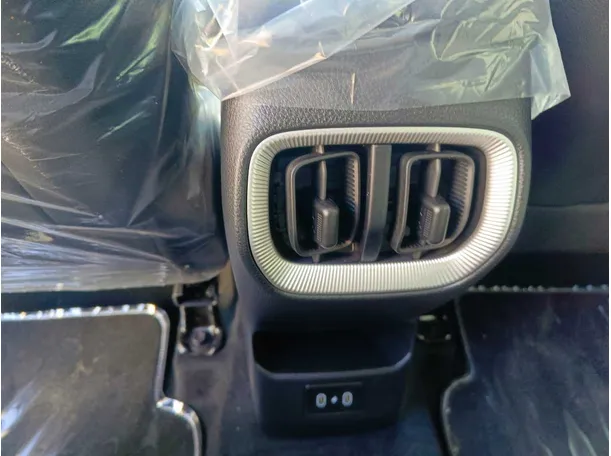 Car image 29