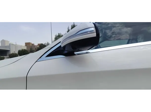 Car image 30