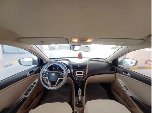 Car image 13