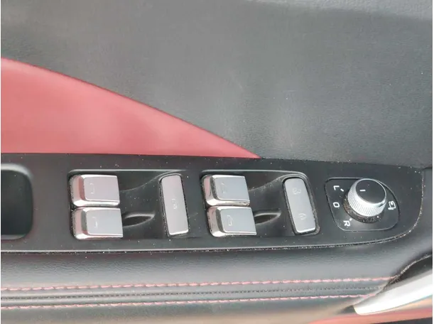 Car image 30