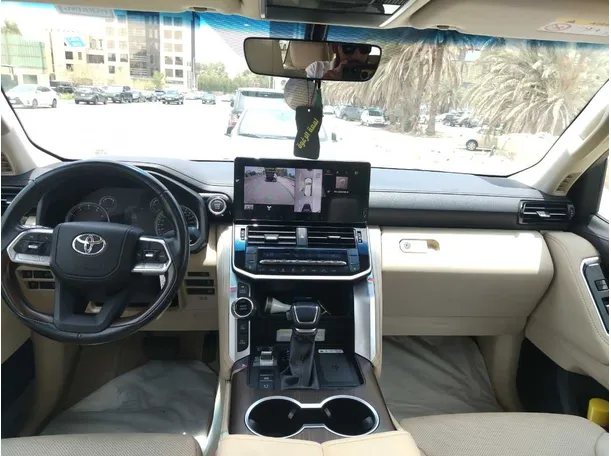 Car image 21