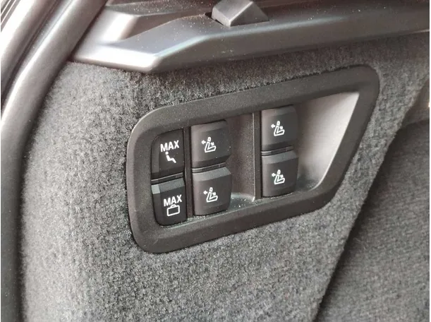 Car image 44