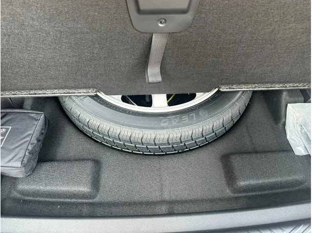 Car image 24