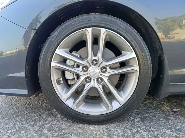 Car image 10