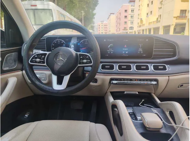 Car image 19