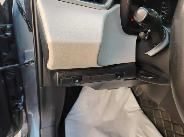 Car image 32