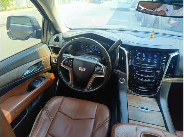 Car image 25