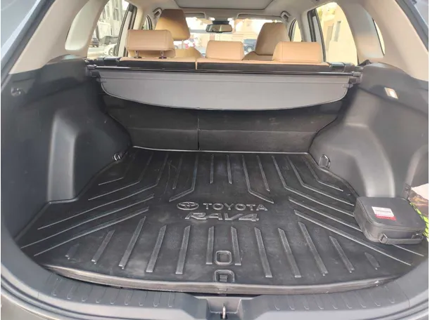 Car image 26