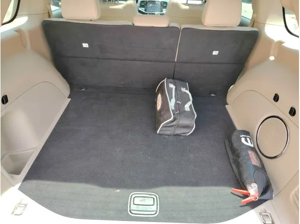 Car image 28