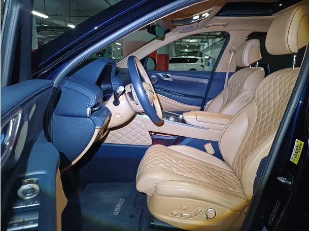 Car image 12