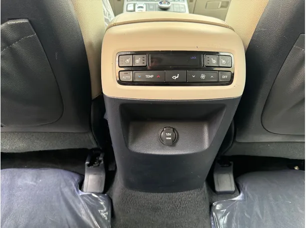 Car image 24