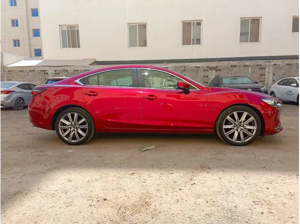 Car image 4