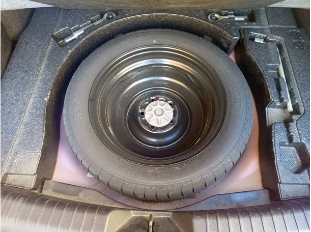 Car image 30