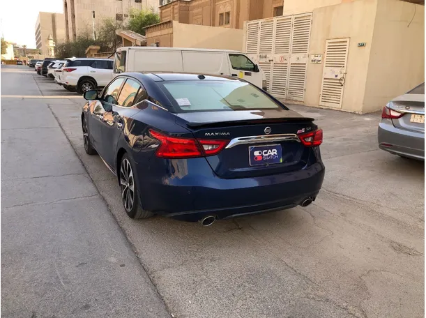 Car image 7