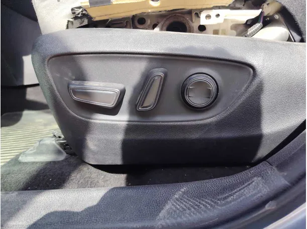 Car image 27