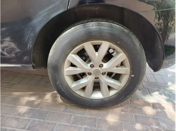 Car image 9