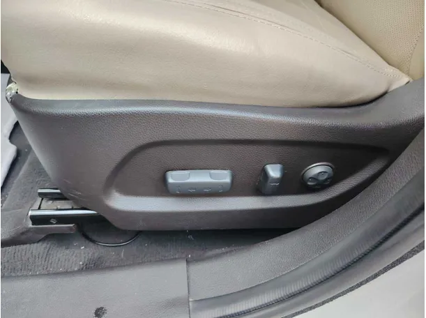 Car image 30