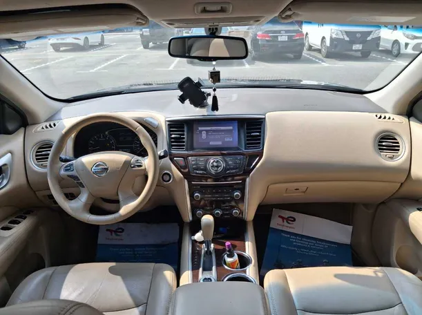 Car image 15