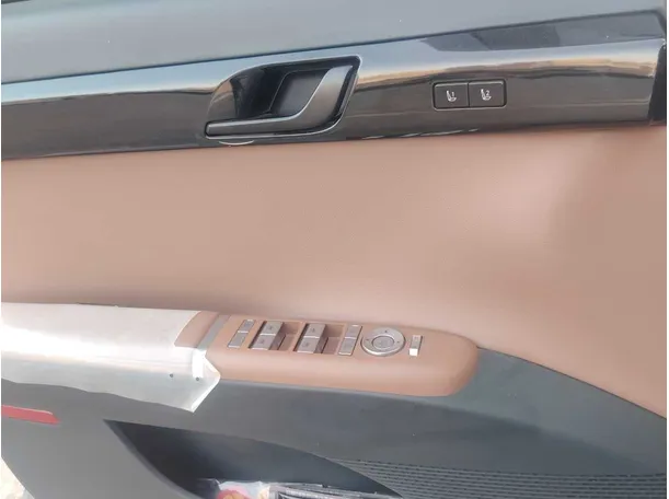 Car image 28