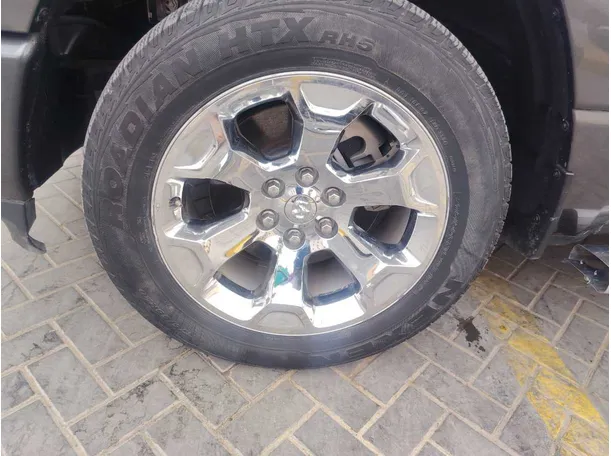 Car image 10