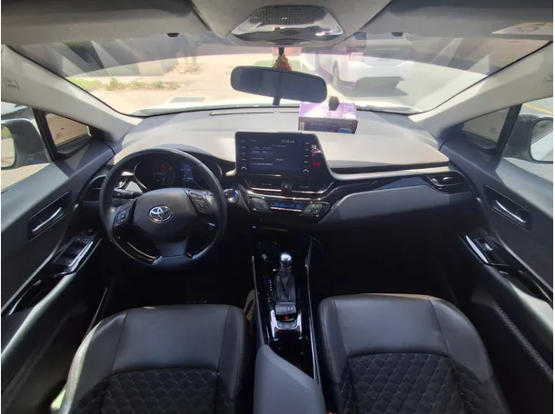 Car image 14
