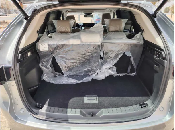 Car image 24