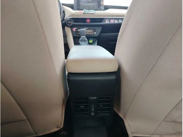 Car image 24