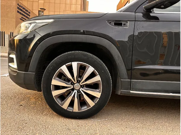 Car image 9