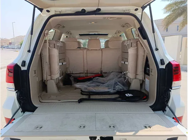 Car image 31