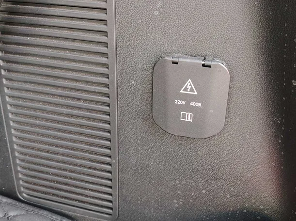 Car image 40