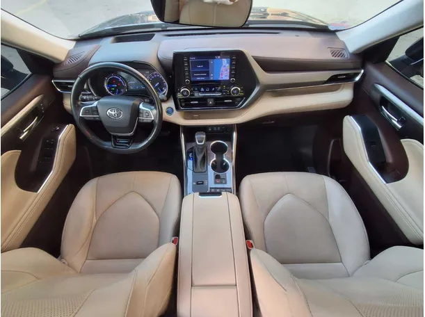 Car image 16