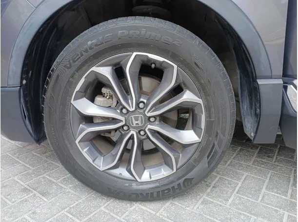 Car image 9