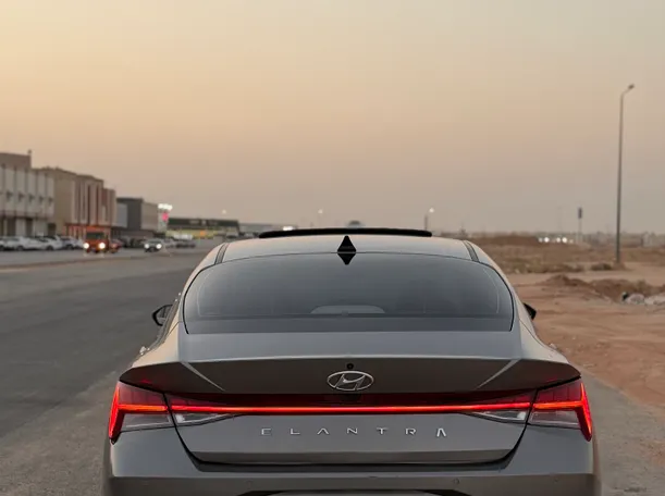 Car image 9