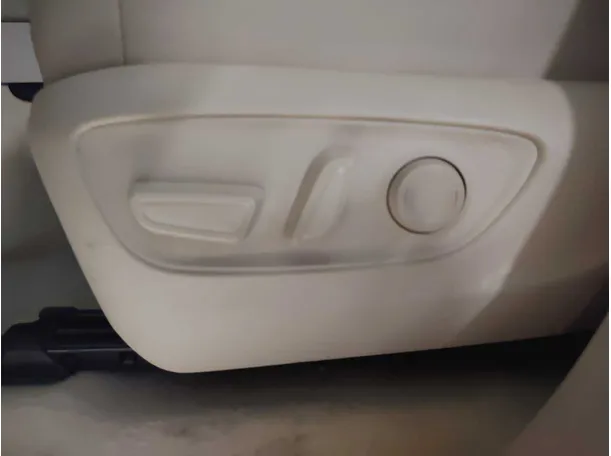 Car image 32