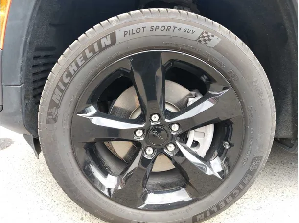 Car image 40