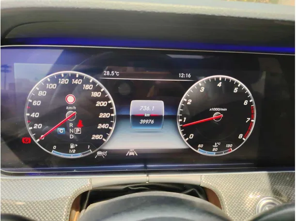 Car image 27